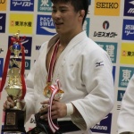 全日本ジュニア柔道体重別選手権大会、向　翔一郎（１年・９０キロ級）が優勝！